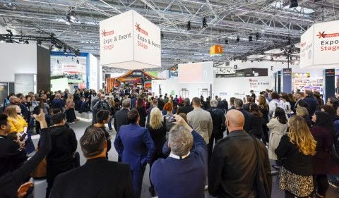 Expo & Event Stage에서 진행된 프로그램에 집중하는 참관객들