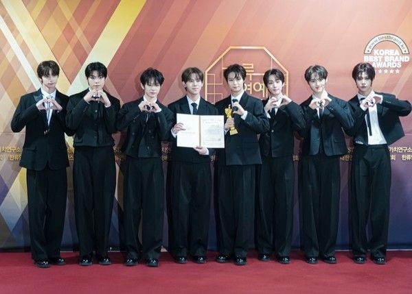 [사진 = 피나클엔터테인먼트 제공]  