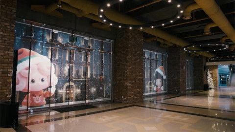 한화리조트 경주에서 캐릭터 ‘노래하는 프리코’가 미디어파사드로 상영되고 있다