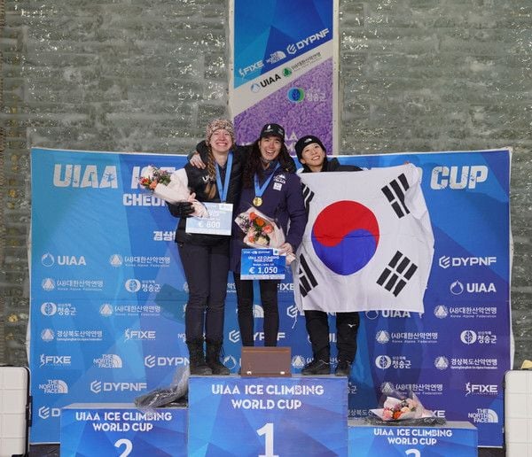 2026 UIAA 청송 아이스클라이밍 월드컵 여자 리드 시상식. (제공= 대한산악연맹)  