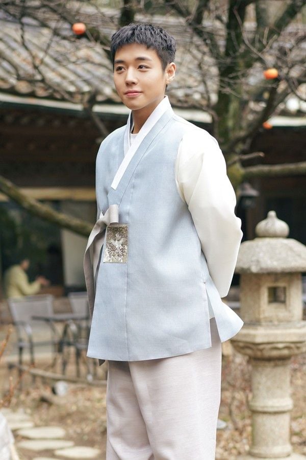 '왕과 사는 남자' 박지훈, 한복 입고 전한 설 인사…"더 다양한 활동으로 찾아뵐 것"