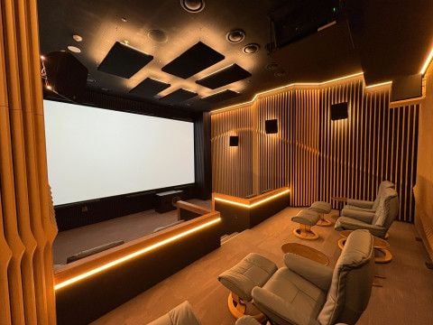 사진: 래미안 원페를라 모노플렉스 시네마 내부 / 알엔알(RNR) 제공  