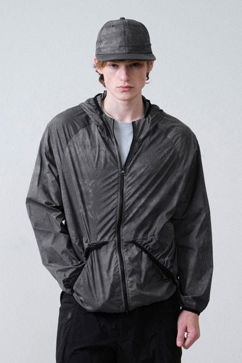 사진: TOKYO CRAFTS x 힐리먼트 ‘몽블랑 패커블 바람막이(MontBlanc Packable Windbreaker)’