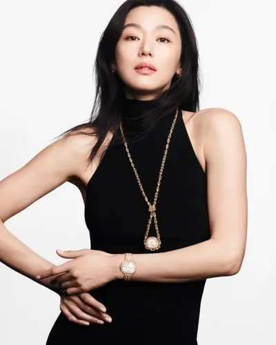 배우 전지현, 피아제 글로벌 엠버서더로 선정! “오랜 전통과 가치를 직접 느낄 수 있어 기쁘다” 소감