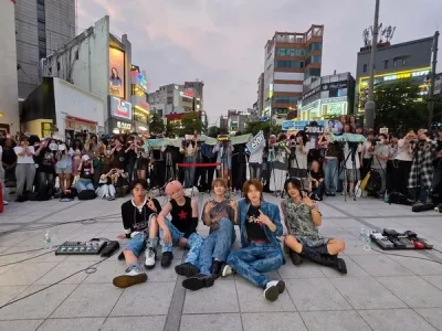 ‘꿈꾸는 청춘밴드’ 캐치더영, 야외 버스킹 공연 성료! 여름날 뜨거운 낭만 선사