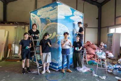 이니스프리 모음재단, 업사이클 아트로 공존의 메시지 전하다...멸종 위기종인 남방큰돌고래와의 공존 가치 알려