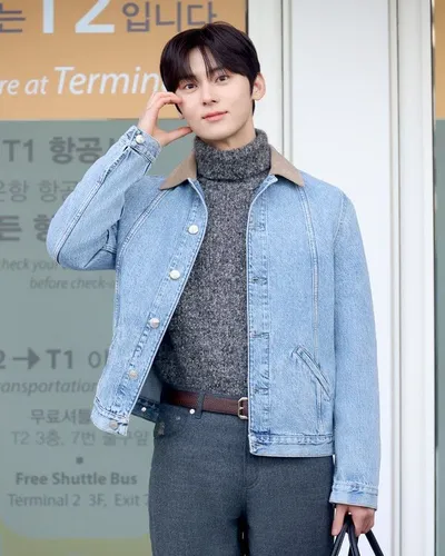 황민현, 꾸안꾸 공항패션의 정석… 브루넬로 쿠치넬리로 완성한 감각적인 캐주얼 룩