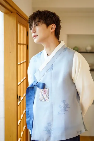 '우주를 줄게' 배인혁, 훈훈한 설 인사…"올해도 좋은 일만 가득하길"