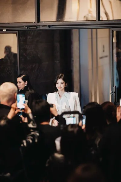 배우 김유정, 브루넬로 쿠치넬리 2026 가을/겨울 여성 프레젠테이션 참석