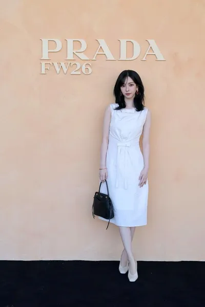 에스파 카리나·김태리·에이티즈(ATEEZ) 우영, 프라다 2026 가을/겨울 여성복 패션쇼 참석! ‘눈부신 존재감'