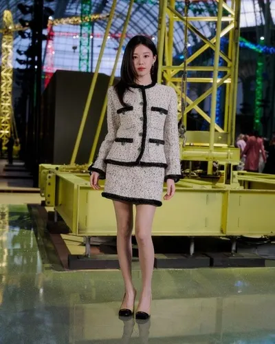 제니·고윤정, 샤넬 2026 가을-겨울 컬렉션 쇼서 빛낸 '극강의 우아美'