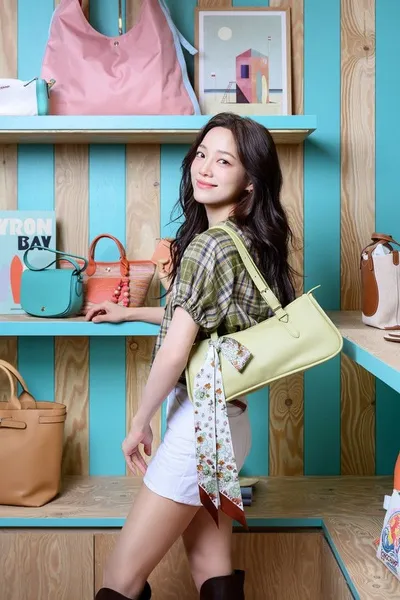 ‘스타 총출동’ 김세정·서인국·혜리·채수빈·프로미스나인…‘라 플라쥬 롱샴’ 팝업 현장 화제!