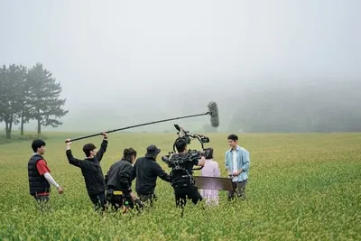넷플릭스 이펙트, 스크린 넘어 일상, 문화, 경제, 산업까지…글로벌 경제에 3,250억 달러 가치 더했다