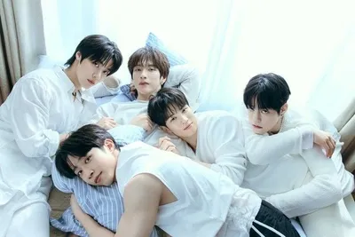 엔플라잉, 6월 2일 발매 신곡 ‘환절기 (換節期)’ 재킷 포스터 최초 공개…맑게 빛나는 비주얼