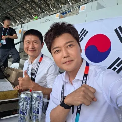 [KBS 월드컵] 전현무, 이영표와 태극기 앞 포착! 긴장감 가득 남아공전 중계석 현장 공개!