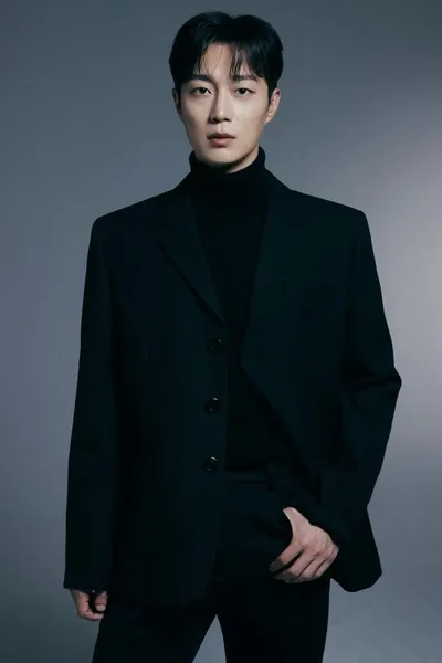 윤두준, 29일 첫방 팬덤 서바이벌 ‘팬덤스테이지’ MC 출격! 18년 차 아이돌 내공 빛낸다