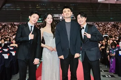 SF 로맨스 '트루먼의 사랑', 레드카펫부터 GV까지 뜨거웠던 비하인드 스틸 공개!