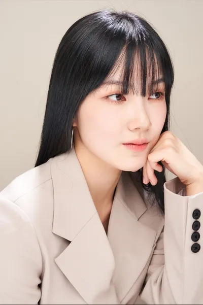 권인서, ‘케이팝업 차트쇼’서 신곡 ‘레디(READY!)’ 방송 최초 공개. “밴드 세션과 강렬한 라이브”