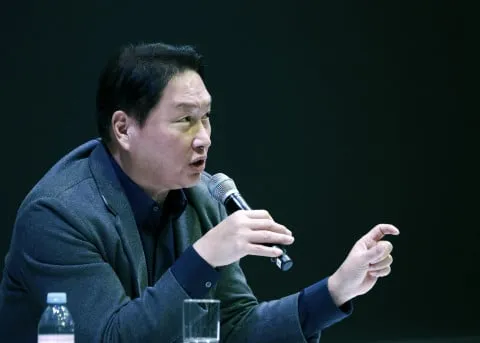 최태원 SK 회장, 미국 젠슨 황 엔비디아 CEO와 사업 논의...SK의 AI 사업 비전 등 피력